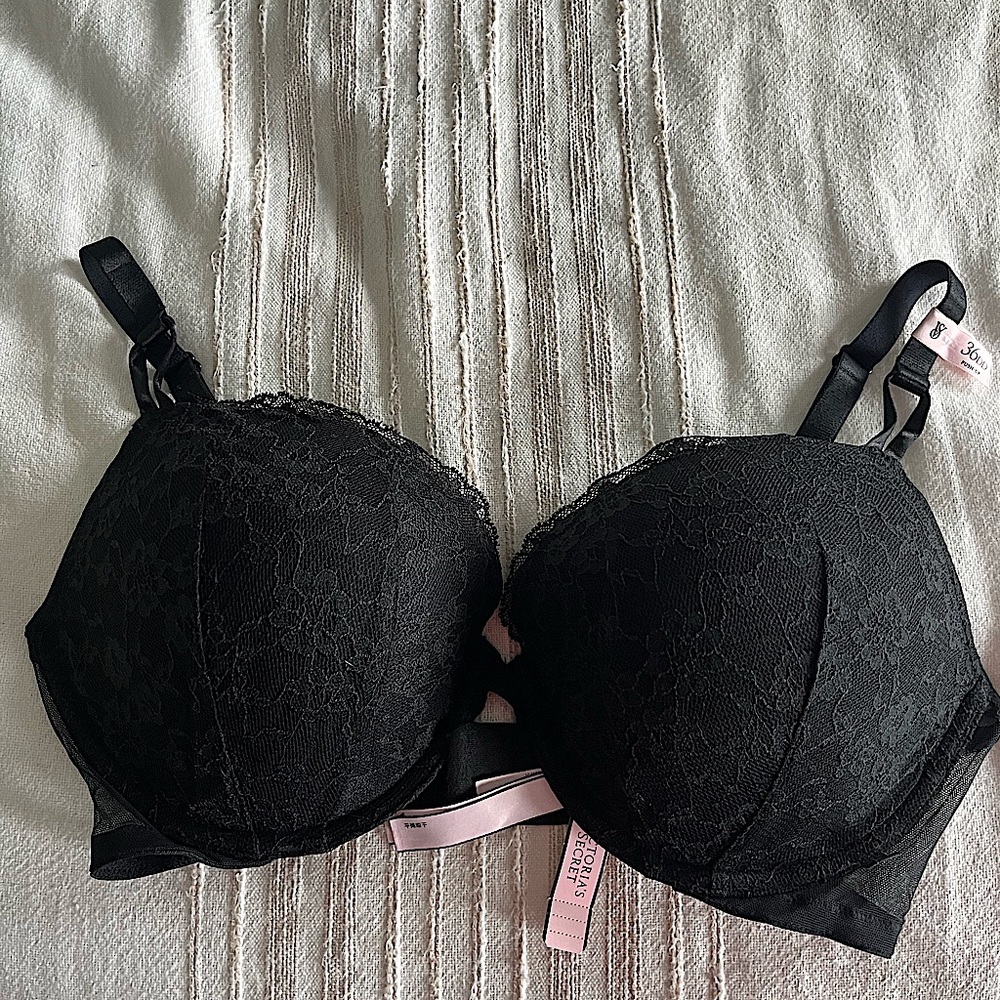 Victoria Secrets lace black push-up bra 36DD new with tags